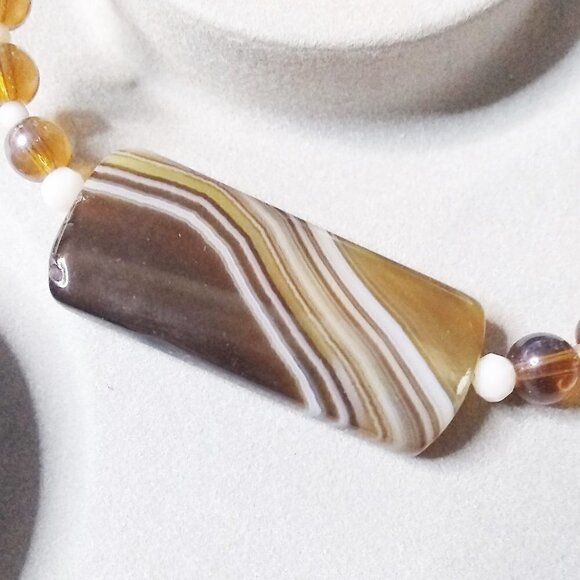 Brown Tan & White Agate Bracelet! Easy Open Clasp! Neutral Colors! 7-7.5" Wrists - Picture 3 of 9